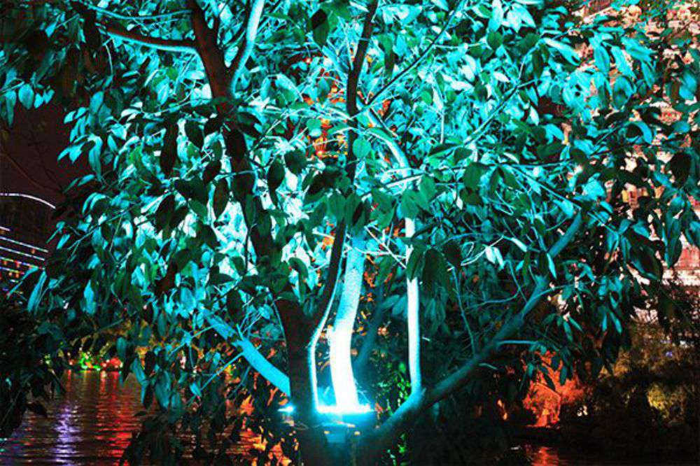 MG不朽情缘照明的RGB投光灯用在海内景观亮化项目