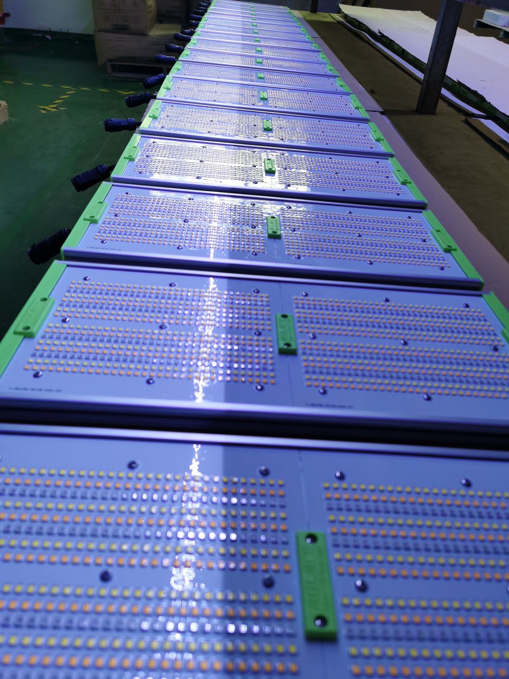 MG不朽情缘光电的ＳＭＤＬＥＤ用于公司自产的植物生长灯